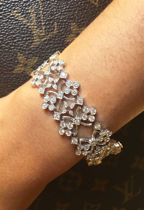 louis vuitton dentelle batignolles|Dentelle Masterpiece Bracelet, White Gold And Diamonds.